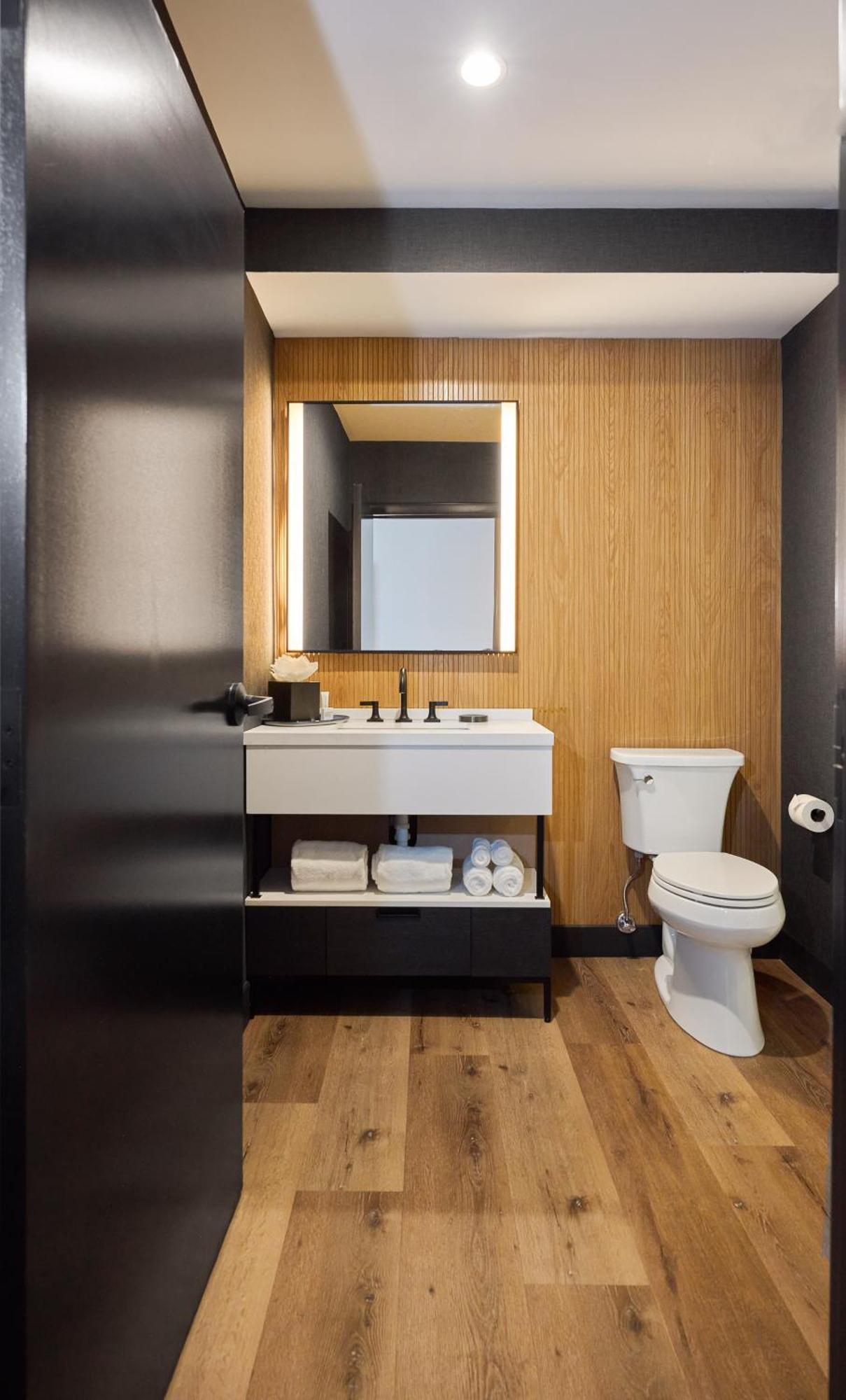 The Watershed Norwalk Hotell Eksteriør bilde