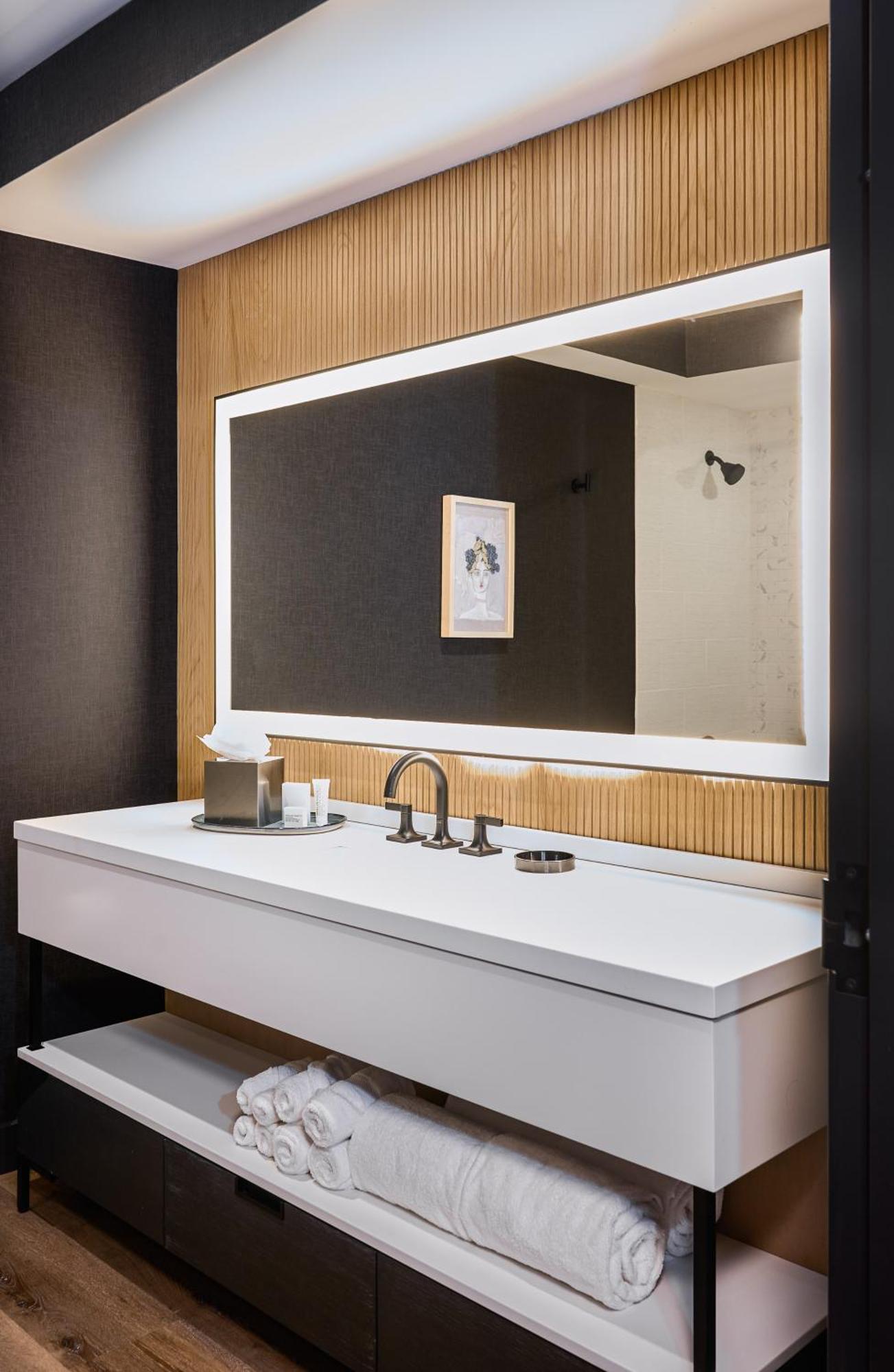 The Watershed Norwalk Hotell Eksteriør bilde