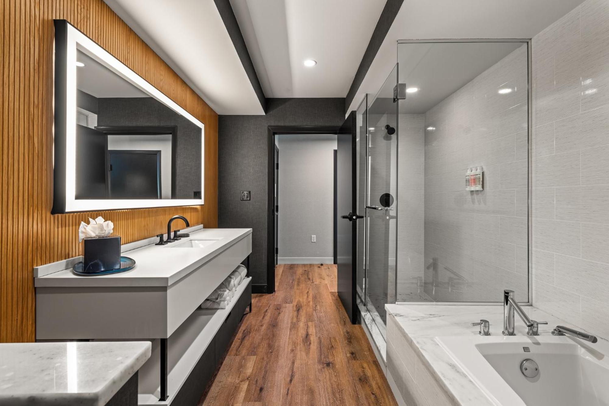 The Watershed Norwalk Hotell Eksteriør bilde