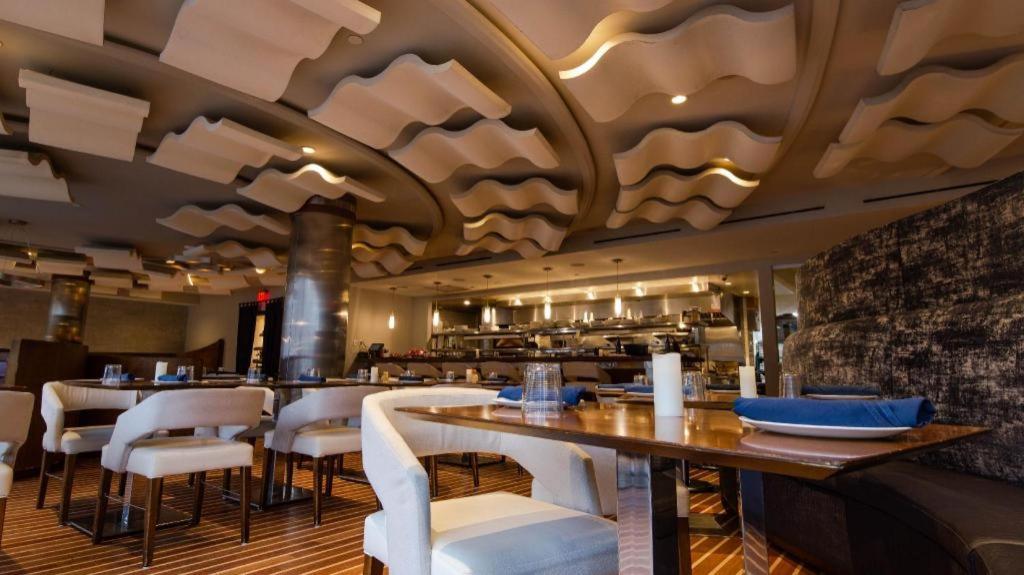 The Watershed Norwalk Hotell Eksteriør bilde